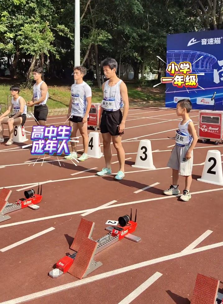 姚玉航面對一眾成人對手，絲毫不懼，認真地完成賽事。抖音