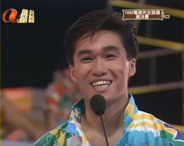 何英偉當年只有22歲，是一名模特兒。