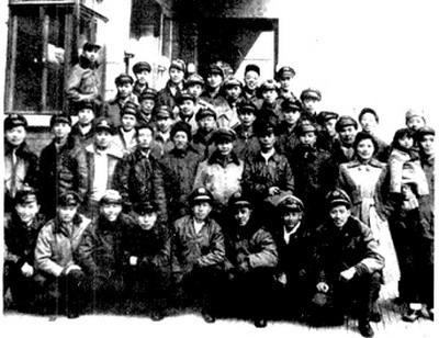 1947年9月,中國航空公司第一空勤組在訓練中心的合影。 1947年9月,中國航空公司第一空勤組在訓練中心的合影。