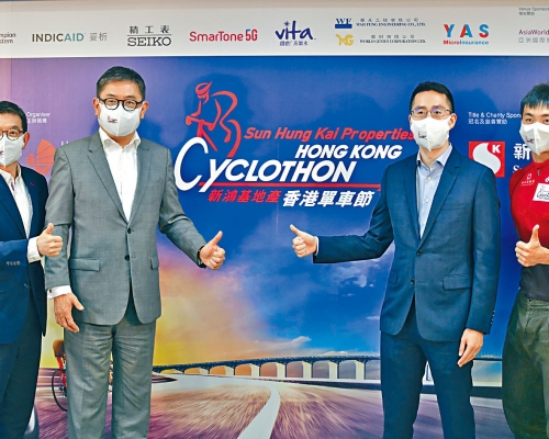 旅發局總經理洪忠興（左起）、總幹事程鼎一、新地執行董事郭基煇及前港隊單車代表仇多明出席記者會。