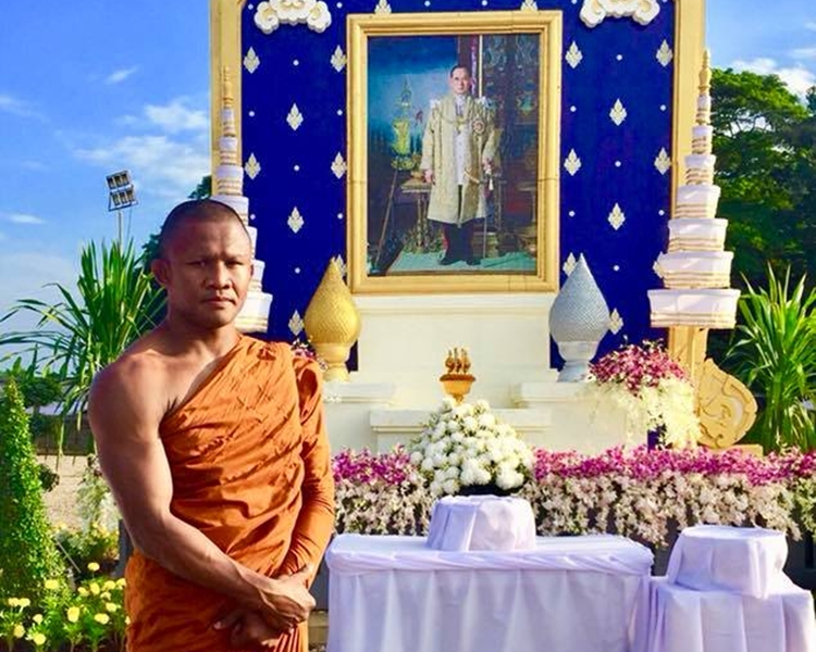 他為了銘感先王的恩澤才會出家修行9天。播求facebook