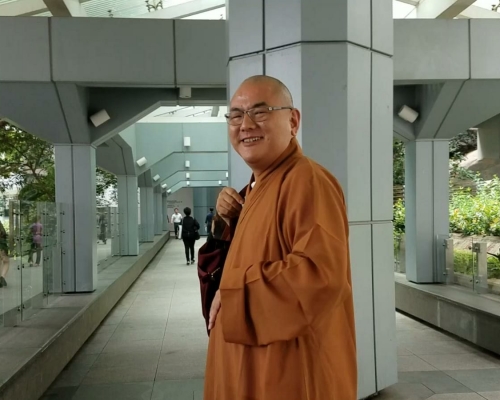 釋照月反駁，曼華堂應該受公眾監管。潘琪慧攝