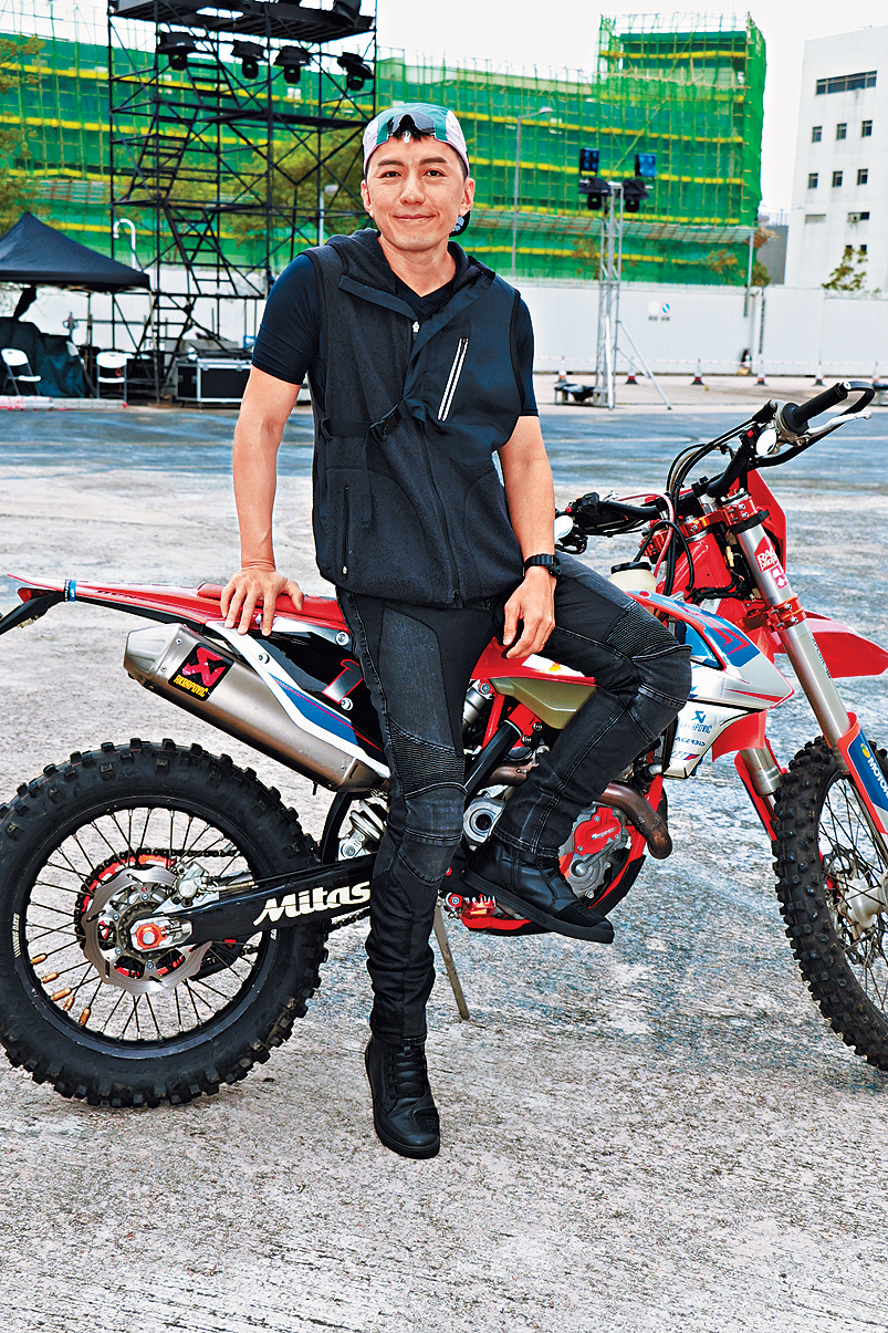 袁偉豪在《善心滿東華》的電單車表演被取消。