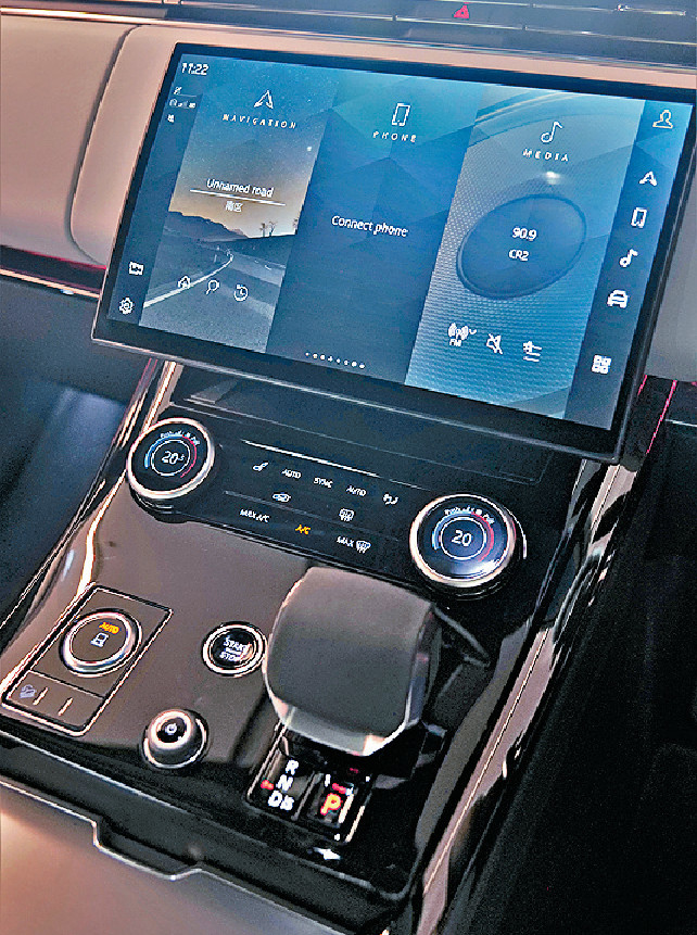 ■悬浮式屏幕支援Apple CarPlay及Android Auto。