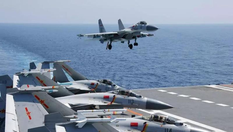 遼寧號航母南海軍演殲15戰機升降。(資料圖片)