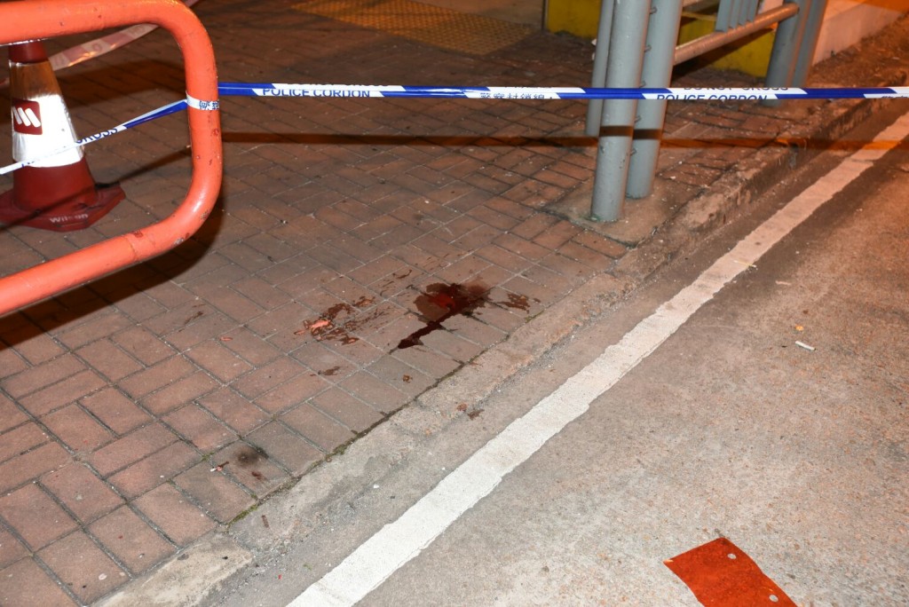 現場留下大灘血跡。