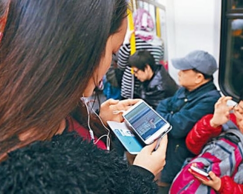 報告顯示中國有近5億人不上網,超過2億人不懂用電腦。資料圖片