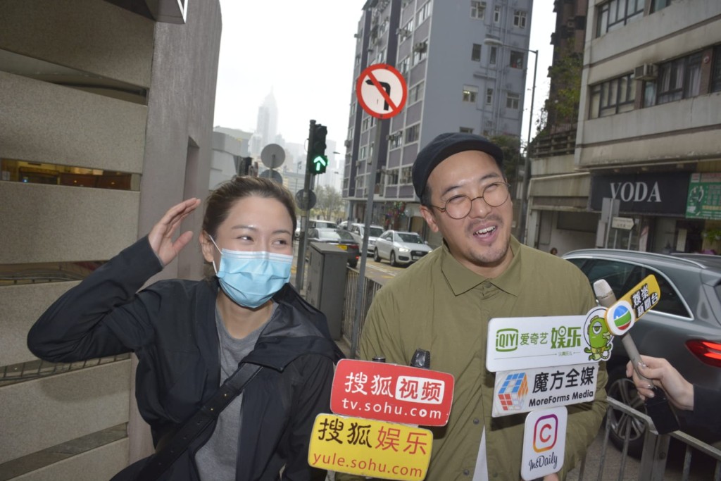 曾國祥笑太太若唔除下口罩訪問，會被誤會有喜。