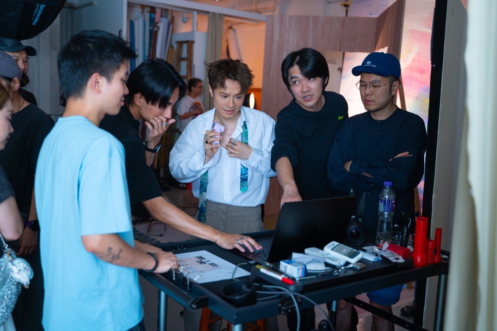 安仔非常期待與觀眾享受由黃昏到日落的音樂世界。 安仔非常期待與觀眾享受由黃昏到日落的音樂世界。