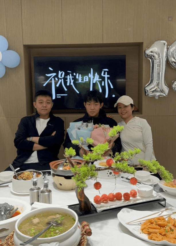 姜甲儒成功和家人重逢。廣州日報新花城