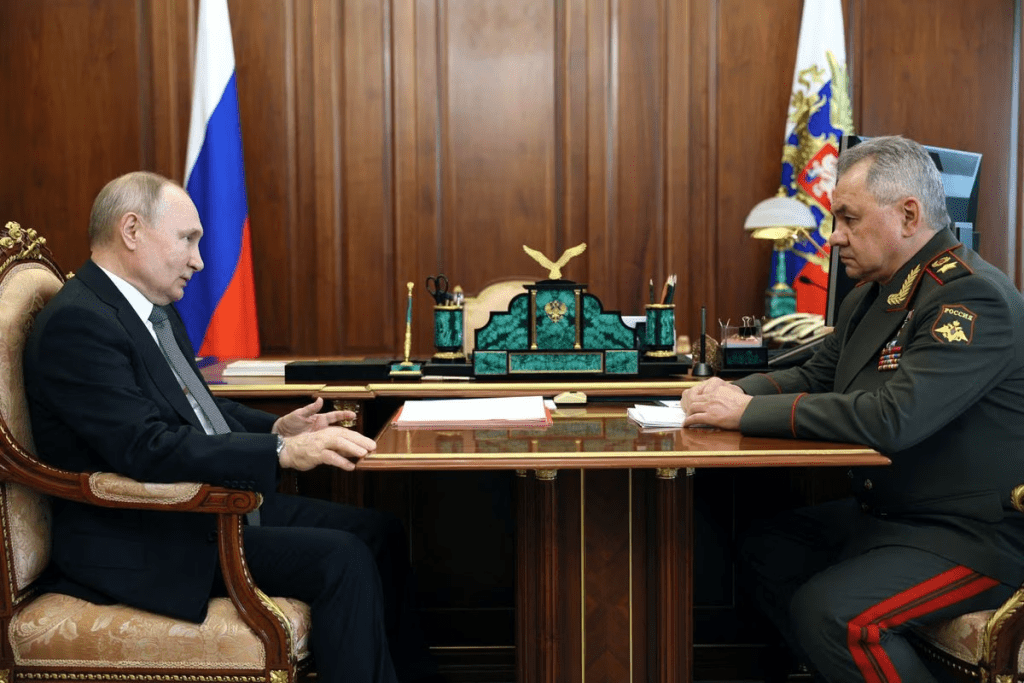 俄罗斯国防部长绍伊古多年来一直是普京亲密盟友。AP