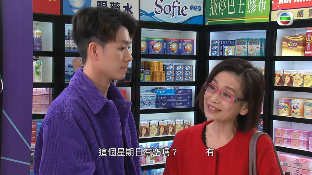 吴丽珠于剧中饰演「阿壮」（左）妈咪。
