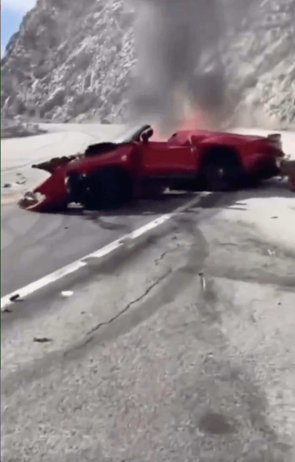 贊佩拉則受困於火海殘骸中，當場身亡。