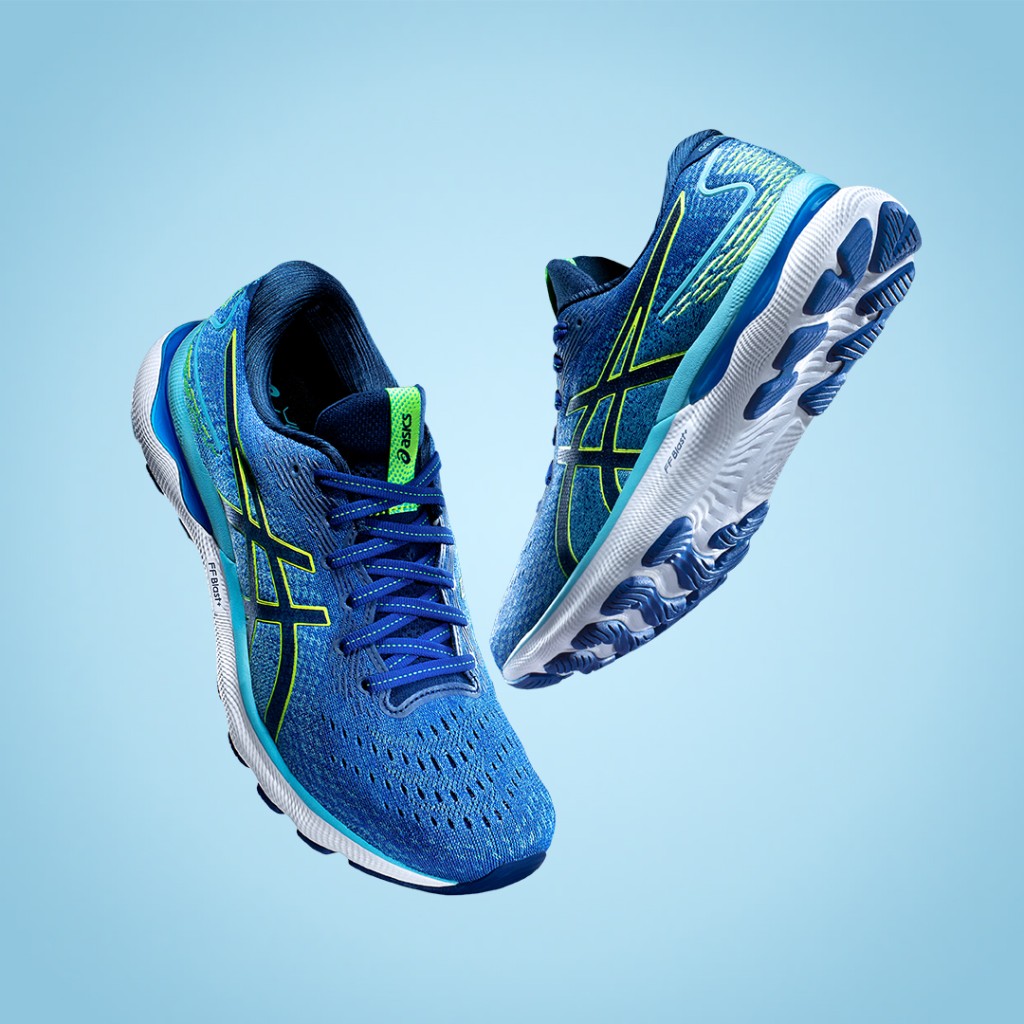 備有男女款式的Gel-Nimbus 24跑鞋/各/$1,290/AS，採用全新FF Blast Plus中底科技，提升更柔軟的腳感及加強回彈力。另用上針織彈性鞋舌，全幅包裹足部，倍添舒適及支撐力。 