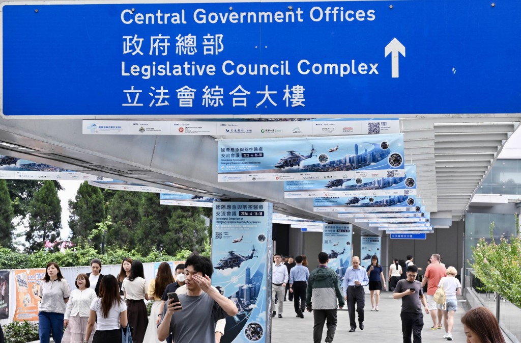 早前公布的薪酬趨勢調查淨指標顯示,高、中、低層公務員分別為4.12%、2.64%及1.17%,與現時行會建議的2%加幅有一定距離。資料圖片 早前公布的薪酬趨勢調查淨指標顯示,高、中、低層公務員分別為4.12%、2.64%及1.17%,與現時行會建議的2%加幅有一定距離。資料圖片