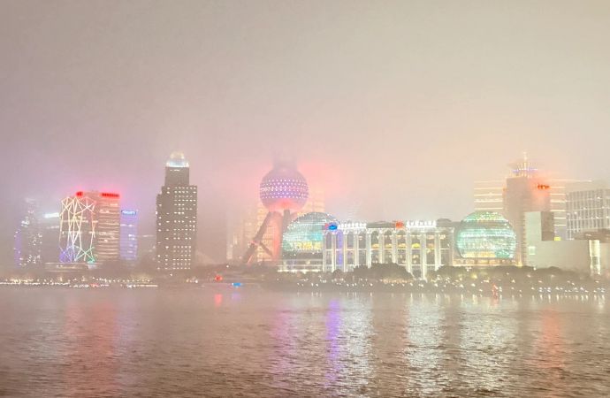 上海迎来大雾天气。