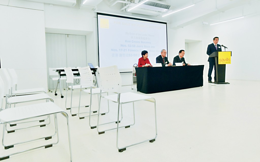 永伦集团及有关人士并购湾仔金钟大厦昨举行公开拍卖，惟以流拍收场。