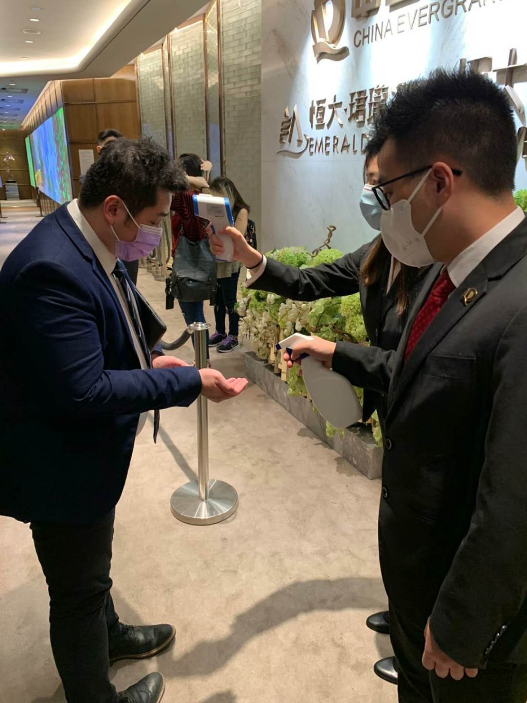 該項目開售亦配合防疫工作，每位入場人士須於入場前量度體温、使用消毒搓手液機消毒雙手。