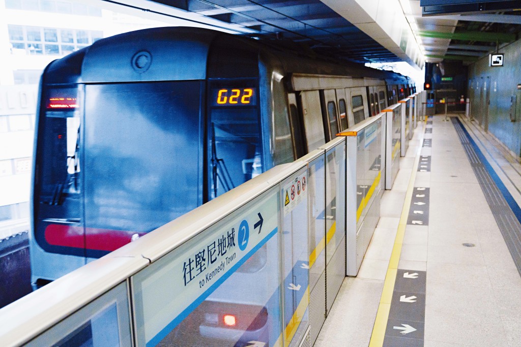 港鐵陸續引入市區綫新列車，為乘客帶來更舒適、順暢的乘車體驗。