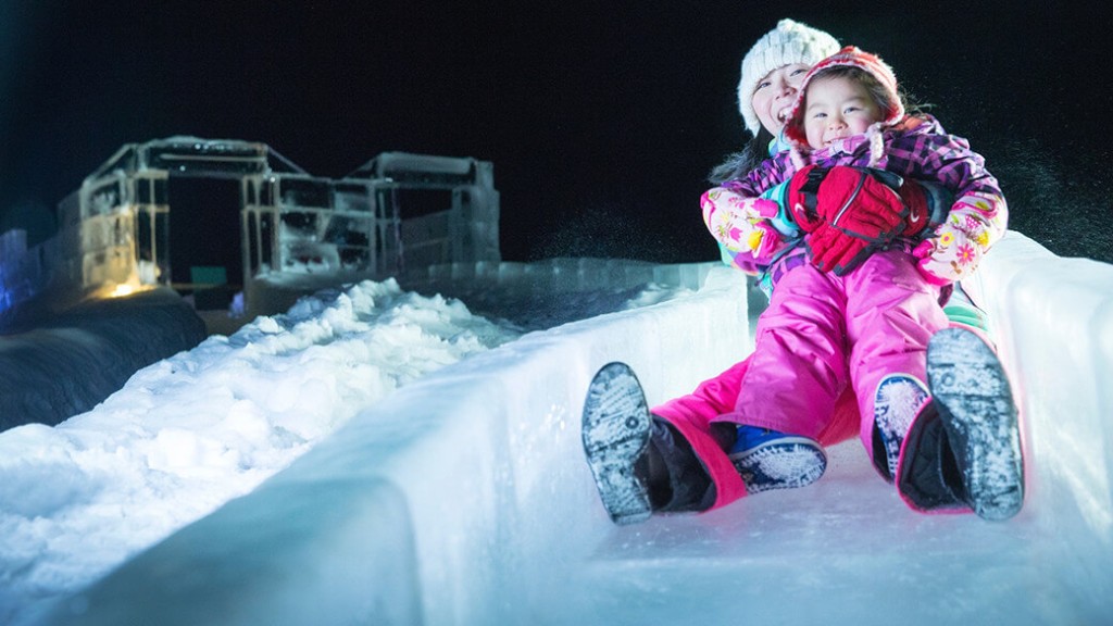 Ice Village的冰滑梯，是大小朋友玩樂的好地方。