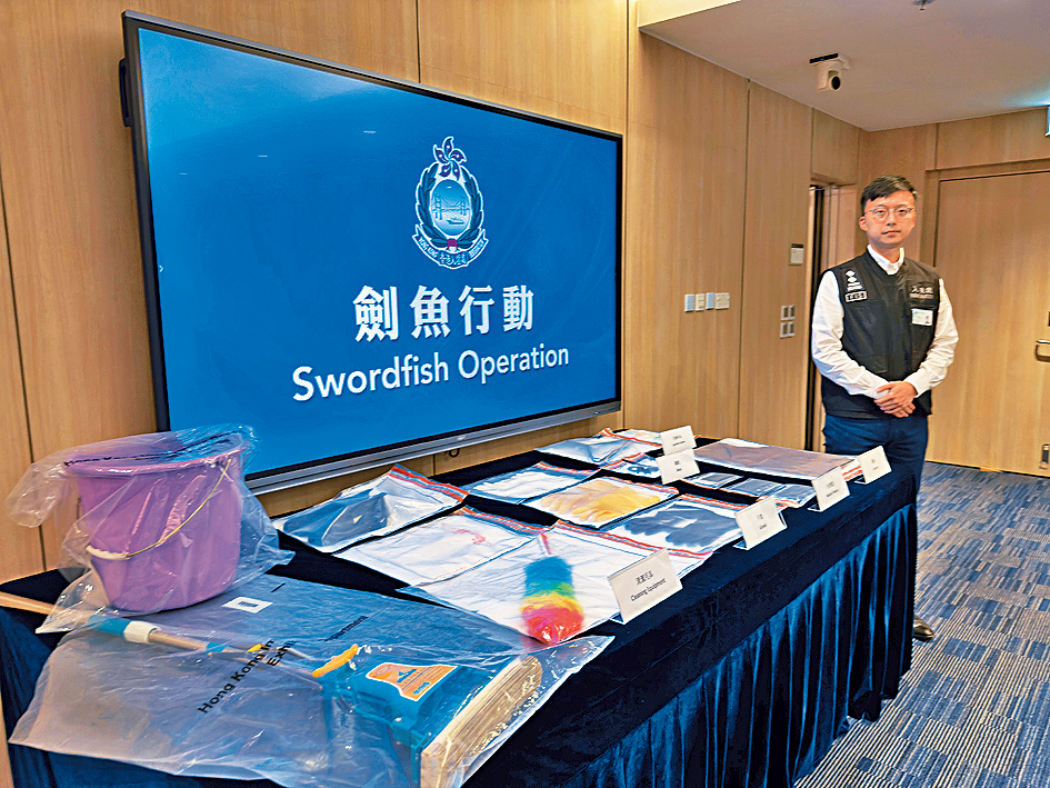 高級入境事務主任(外傭專責調查)傅哲浩講述代號「劍魚」的行動詳情。