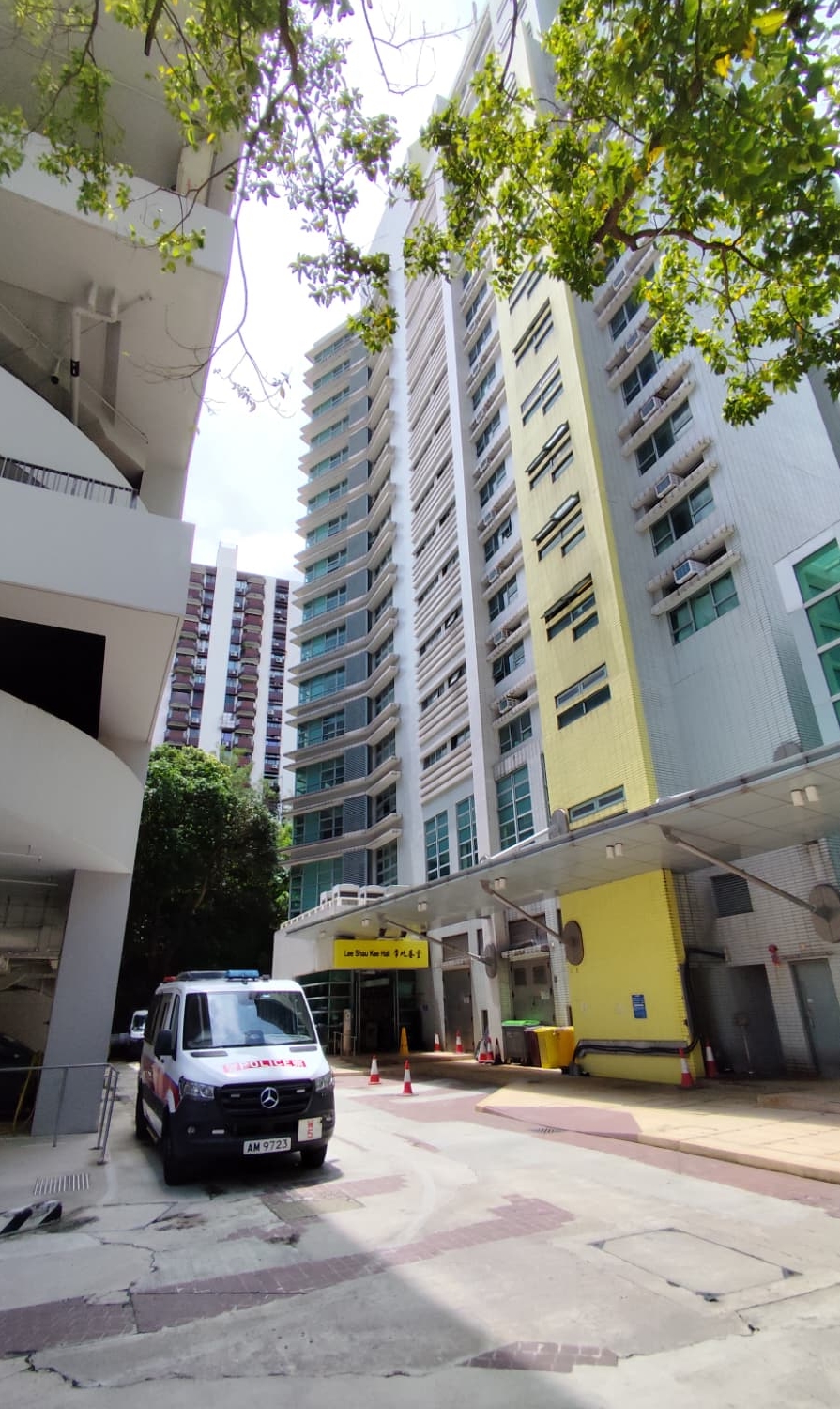 現場是香港大學李兆基堂。 現場是香港大學李兆基堂。