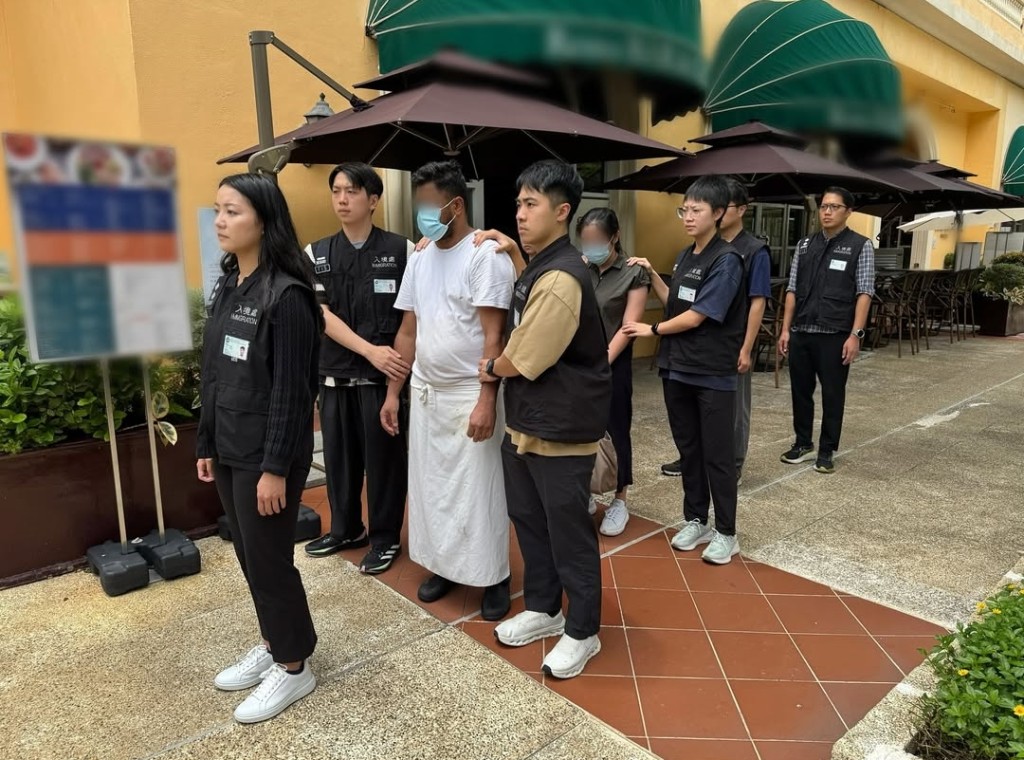 入境處8月21至22日期間行動,拘捕5黑工4僱主。入境處IG 入境處8月21至22日期間行動,拘捕5黑工4僱主。入境處IG
