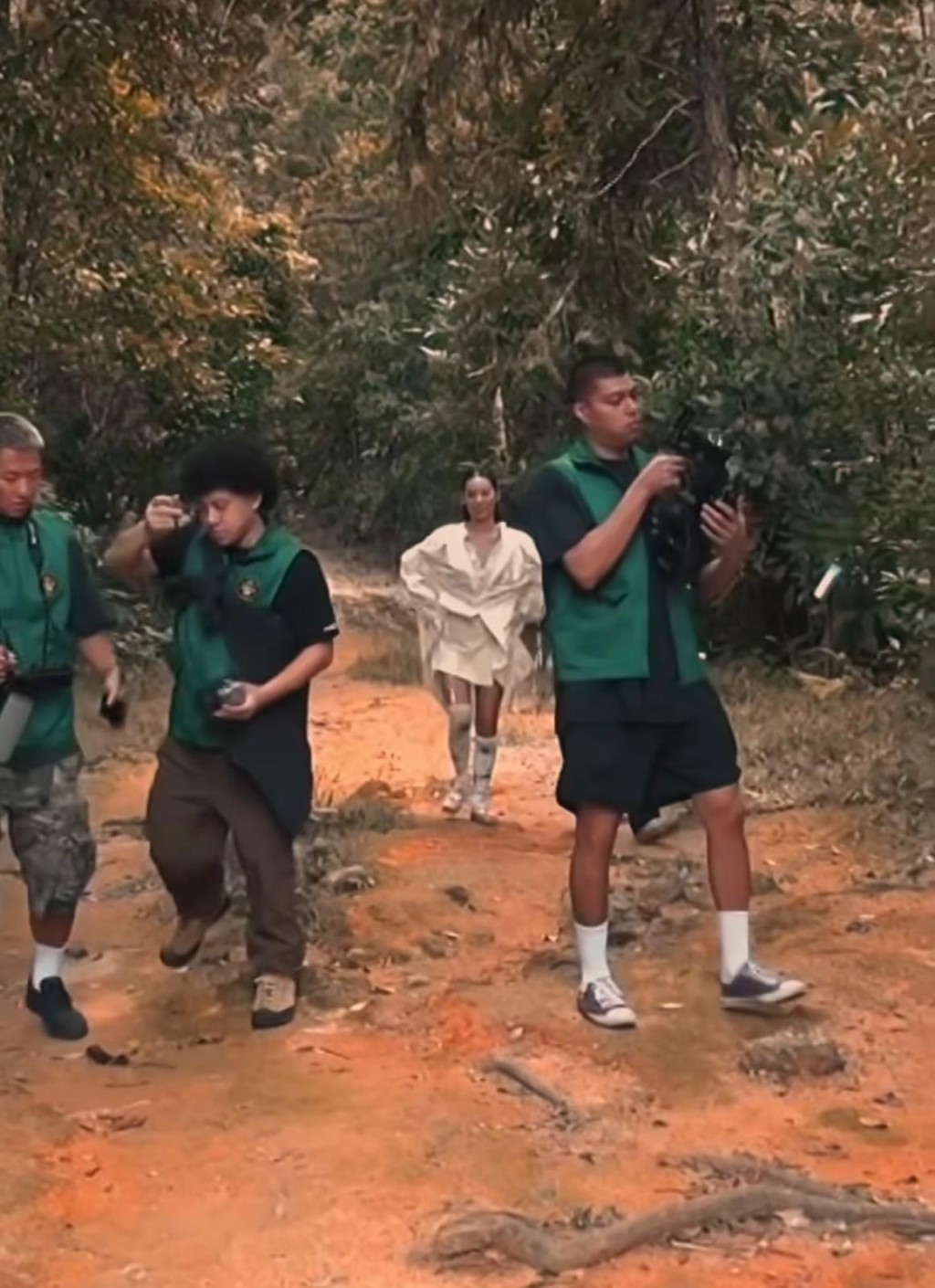 《是那麼聲勢浩大》MV在飛鵝山取景。 《是那麼聲勢浩大》MV在飛鵝山取景。