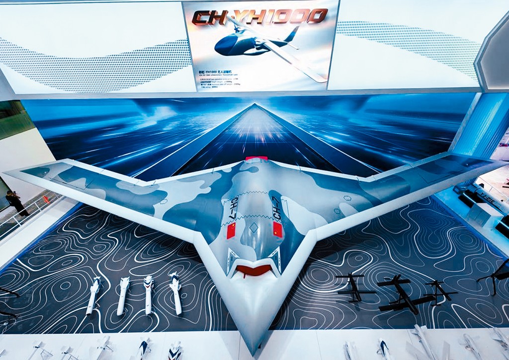 「彩虹7」大型隱形無人機「真身」亮相珠海航展。