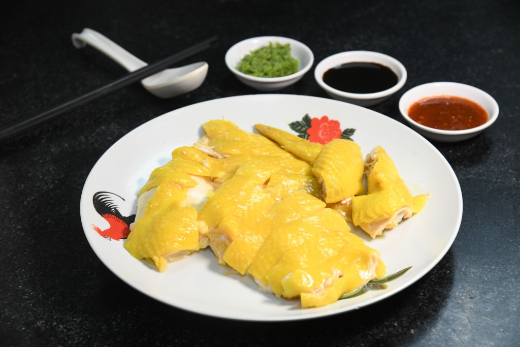 去骨海南雞 $101 雞肉味鮮嫩滑，創下日賣八十隻佳績。