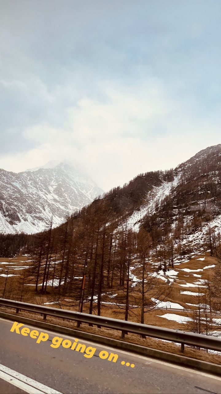 楊千嬅今日再貼出雪景的照片，還加上自己歌曲《冬天的故事》歌詞。