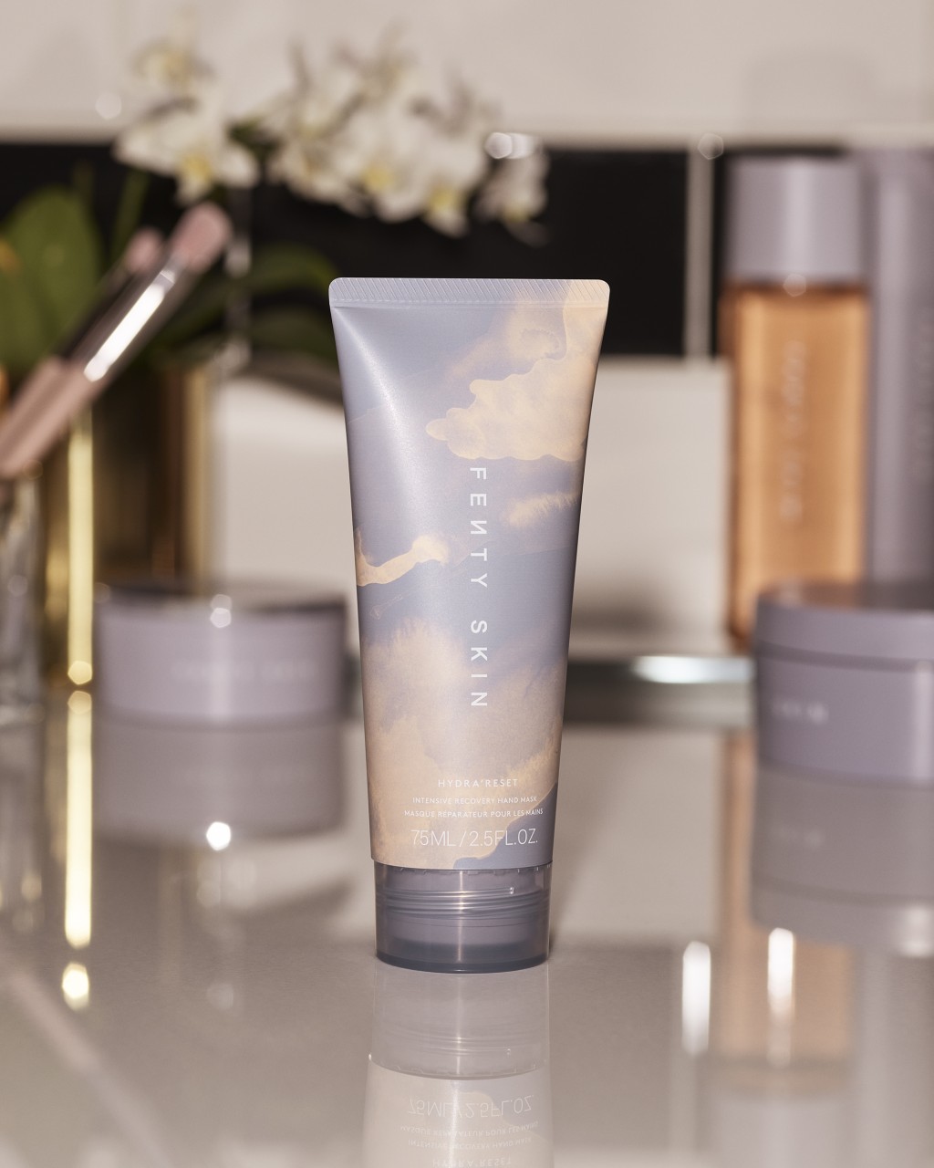 FENTY SKIN HYDRA’RESET 深层修护手膜可强效补水。 FENTY SKIN HYDRA’RESET 深层修护手膜可强效补水。