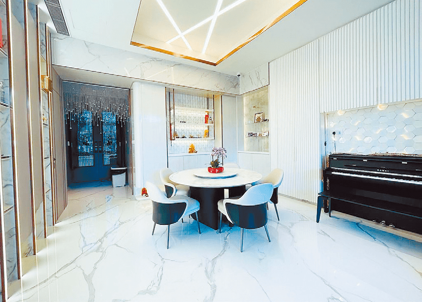 飯廳空間採白色主調，配以特色牆及雲石元素，格調高雅。