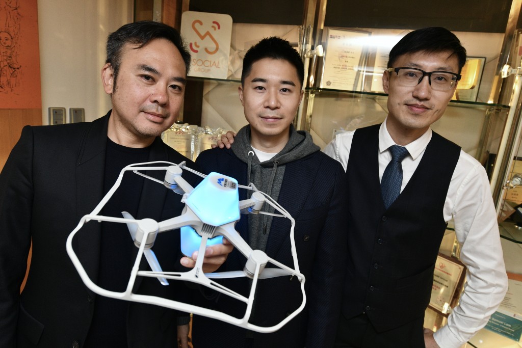左起：首席設計師梁漢傑、首席營運官楊鎮宇、首席數碼化轉型官林漢源。訪問無人機燈光表演公司。 盧江球攝