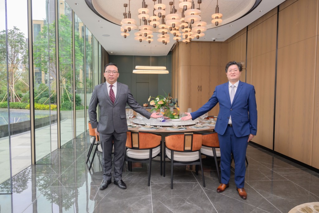 发展商今日正式开放项目会所CLUB HAVA，连园林面积接近7万方呎，提供超过25项设施。