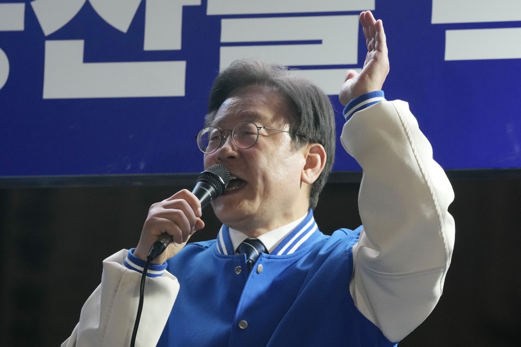 共同民主黨黨代表李在明9日在首爾造勢場合發表談話。 AP