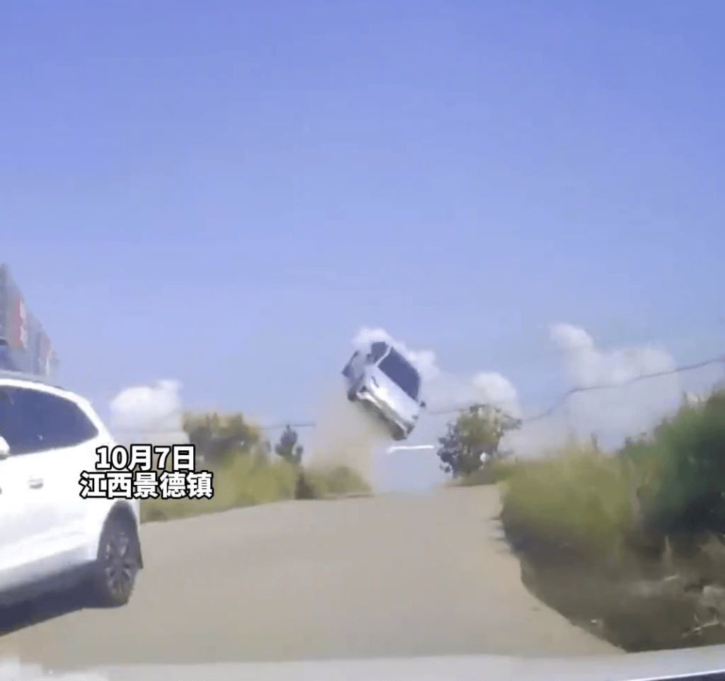 景德鎮汽車凌空飛起