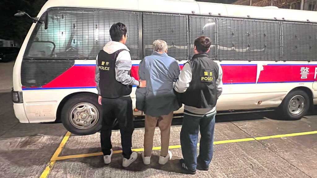 61歲男子涉販毒被捕帶署。