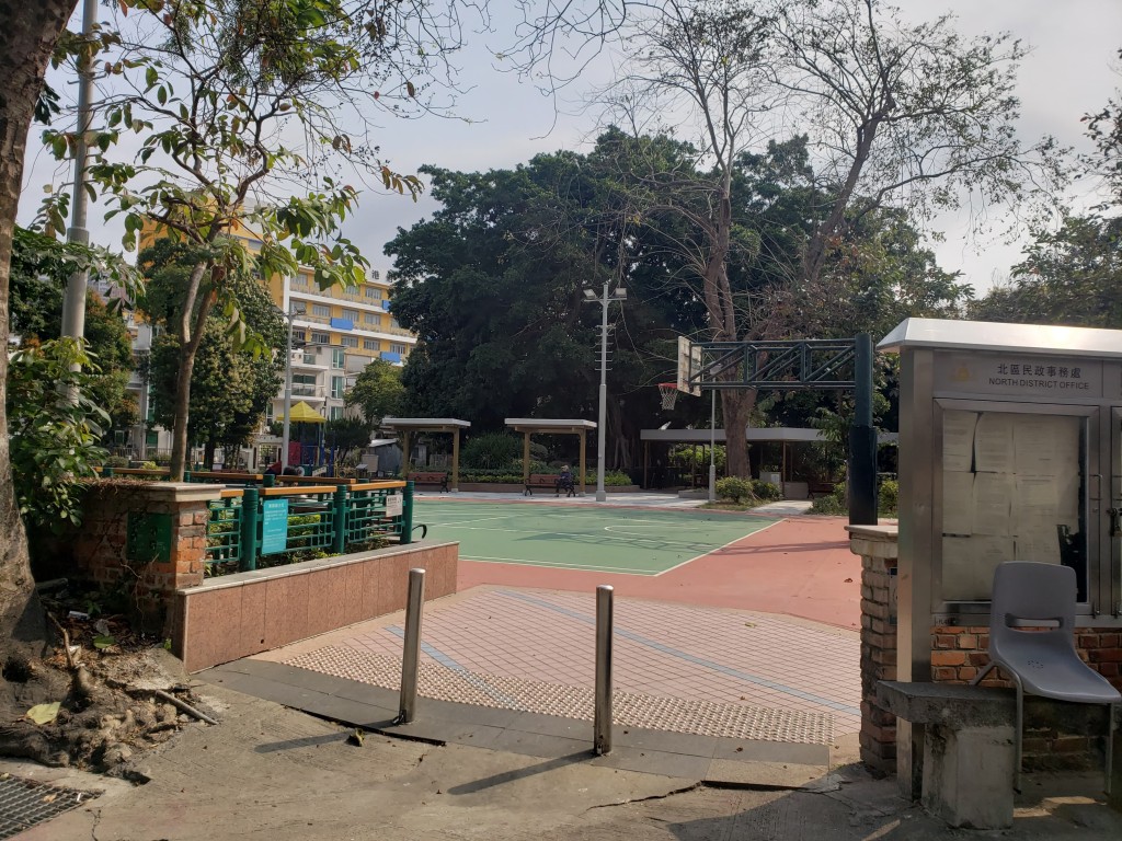 公廁附近有公園球場，不少人會使用該公廁。