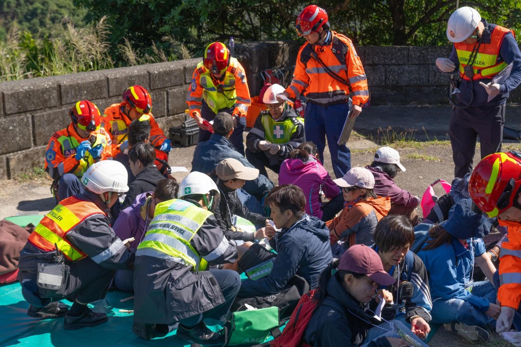 消防處進行代號「城門」跨部門山火及攀山拯救行動演習。消防處facebook圖片