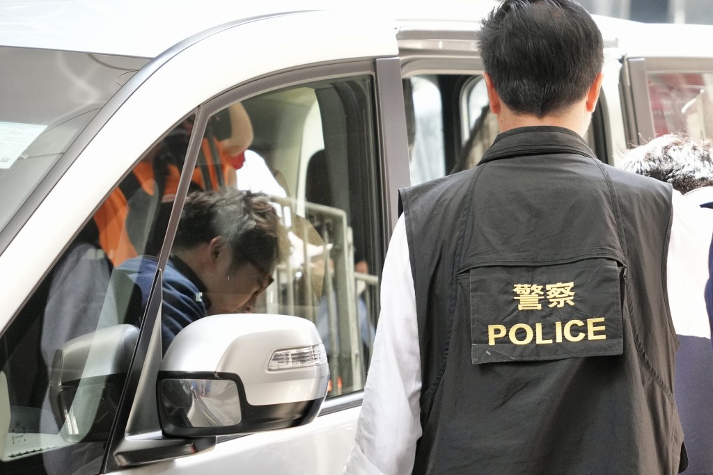 警方（18日）今日拘捕曾聲稱申請成為JPEX合夥人的林作，並搜查其位於中環娛樂行的辦公室。蘇正謙攝