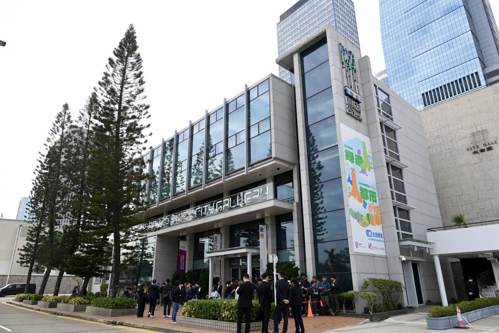 委員會在中環愛丁堡廣場展城館舉行指示會議。