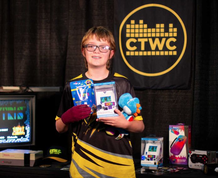 美国13岁少年Willis Gibson成为史上首名Tetris打爆机人类玩家。 X平台