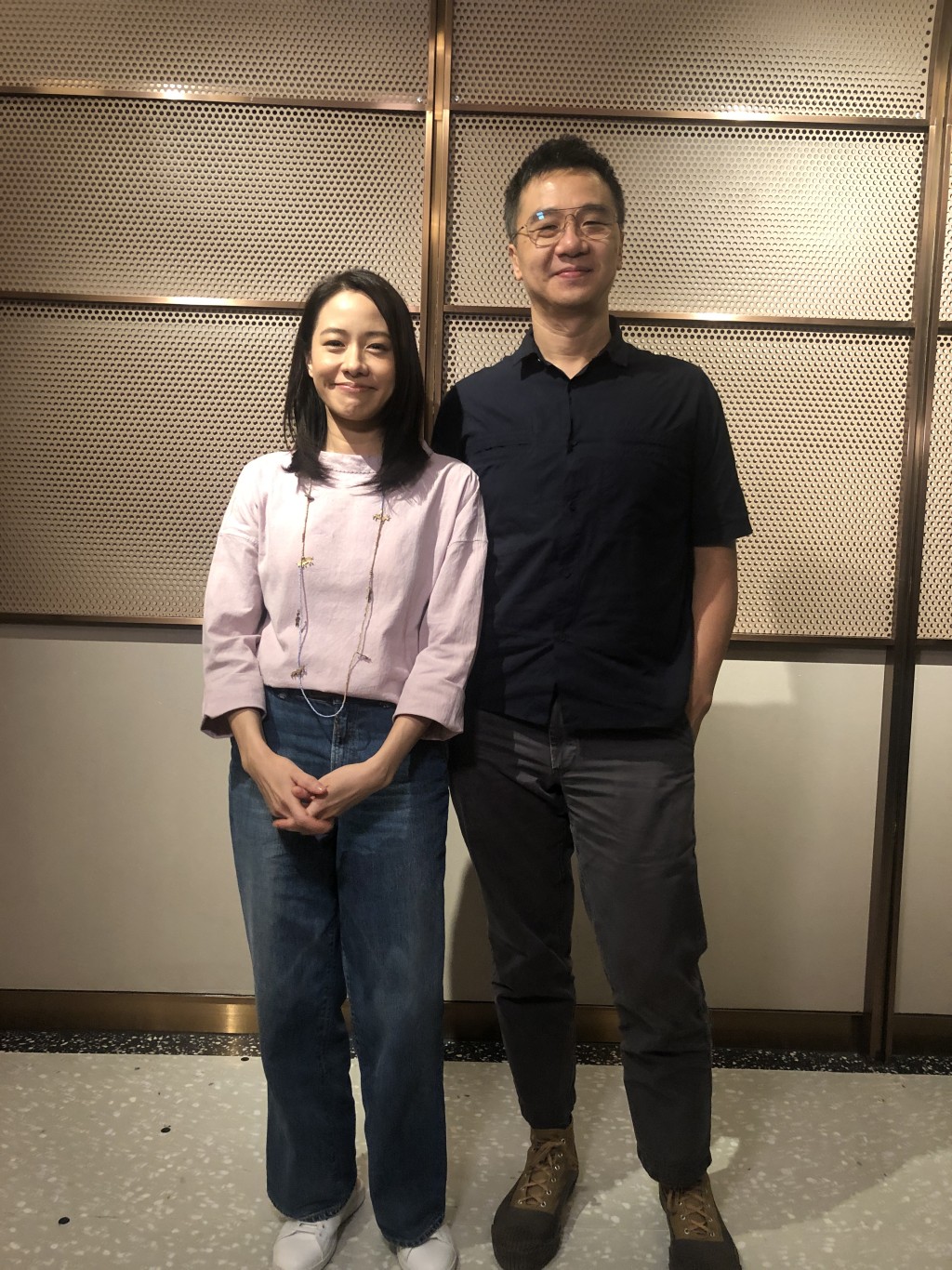 林嘉欣和導演老公袁劍偉繼15年合作《暗色天堂》後，今年再合作《死因無可疑》。