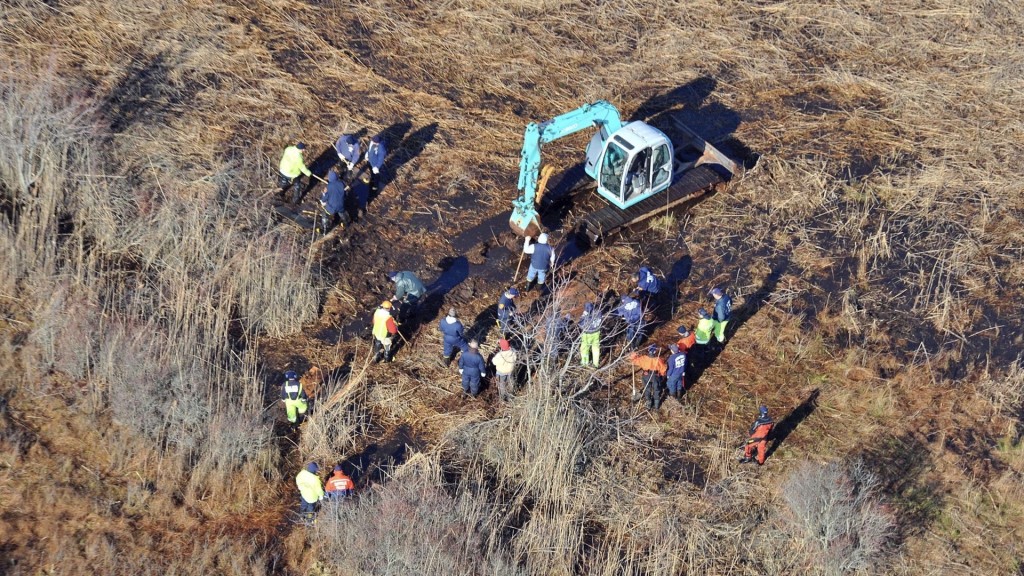 2011年，调查人员搜寻与吉尔戈海滩多案相关的遗体。 美联社