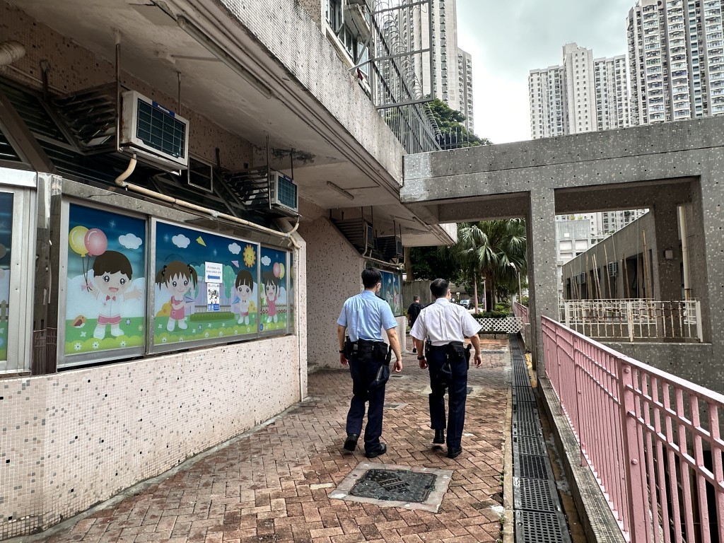 警员到场调查。梁国峰摄