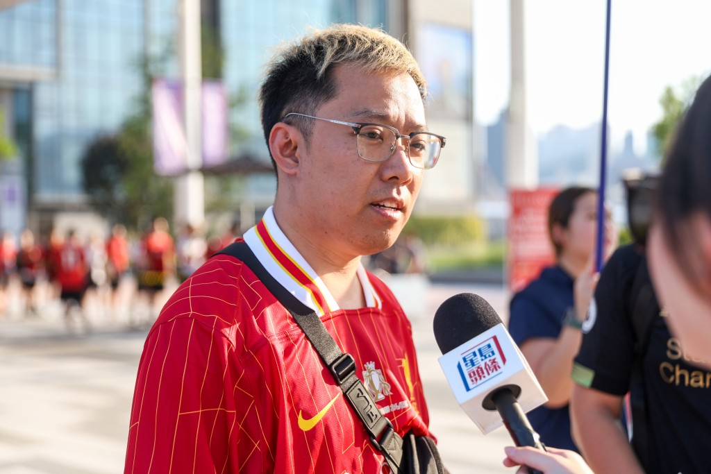 來自天津的利物浦球迷趙先生特意來港看比賽，「期待上半場就直接3:0」。