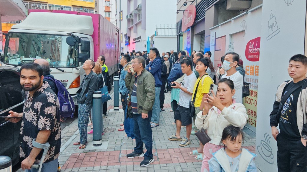 逾百名居民疏散至安全地方。蔡楚輝攝 逾百名居民疏散至安全地方。蔡楚輝攝