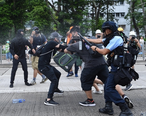 有示威者與警察爆發衝突