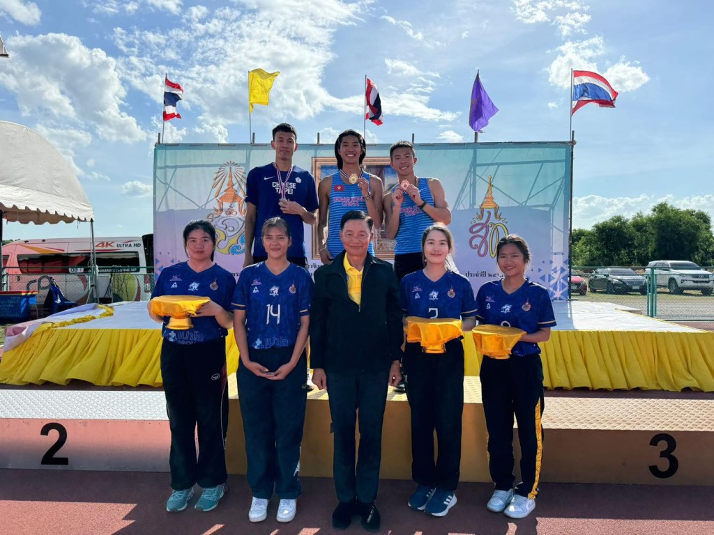 泰国站：张绍衡（后排中）及张宏峰（后排右）分夺金牌及铜牌